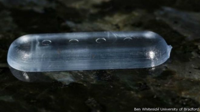 150910101554_the_indentations_seen_here_in_a_plastic_prototype_pill_are_less_than